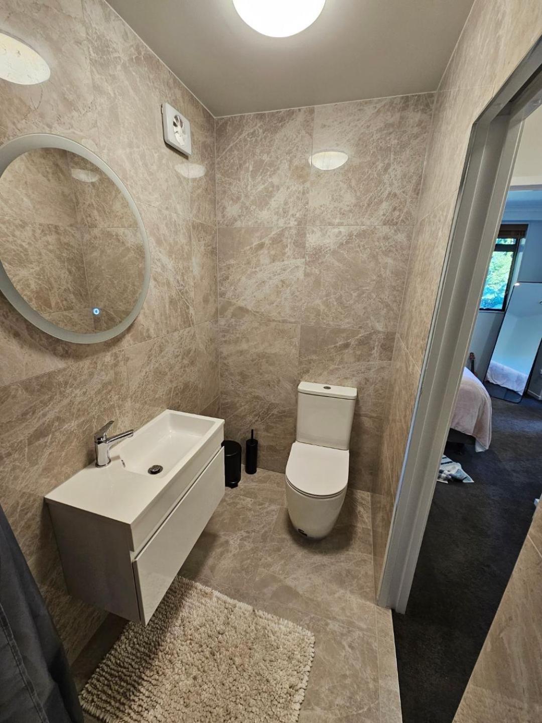 Gully Retreat Hotel Хамилтън Екстериор снимка